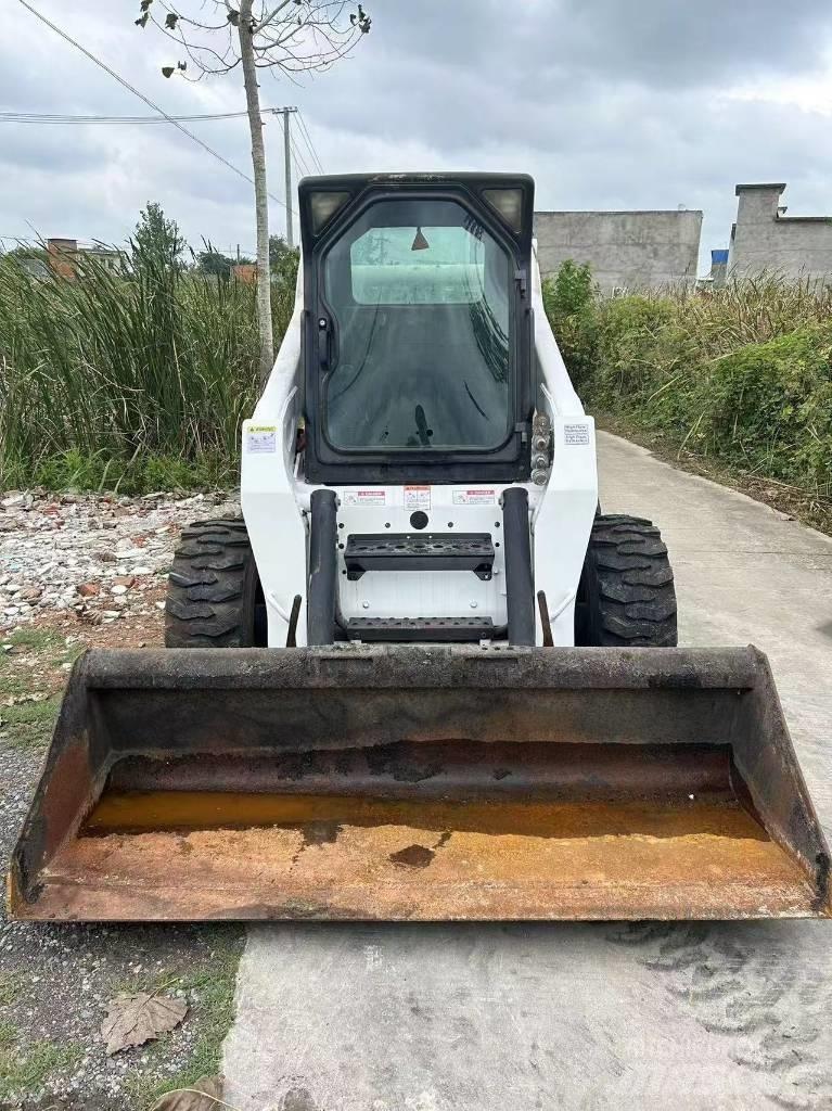 Bobcat S 300 Smykem řízené nakladače