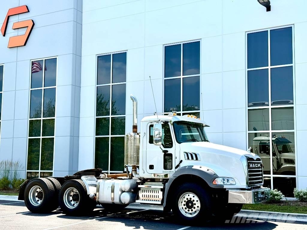 Mack GU 813 Tahače