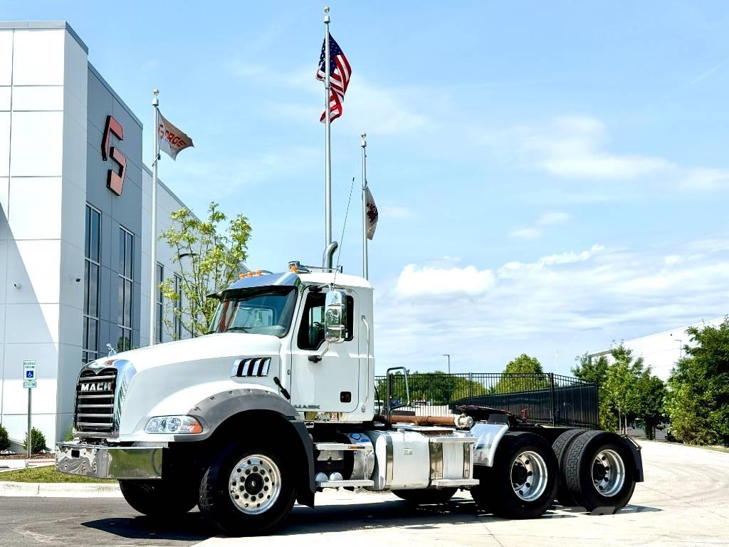 Mack GU 813 Tahače