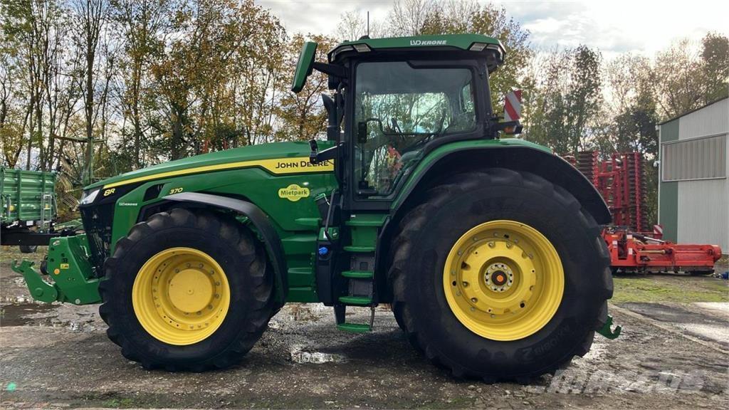 John Deere 8R 370 Traktory