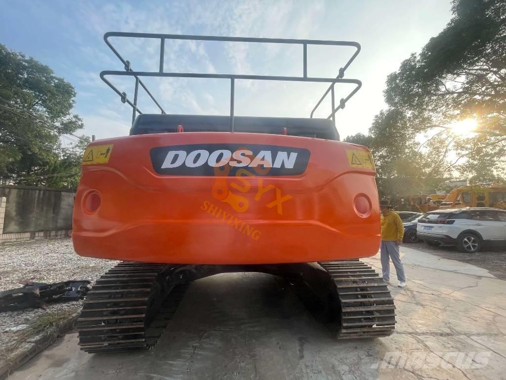 Doosan DX 300 Pásová rýpadla