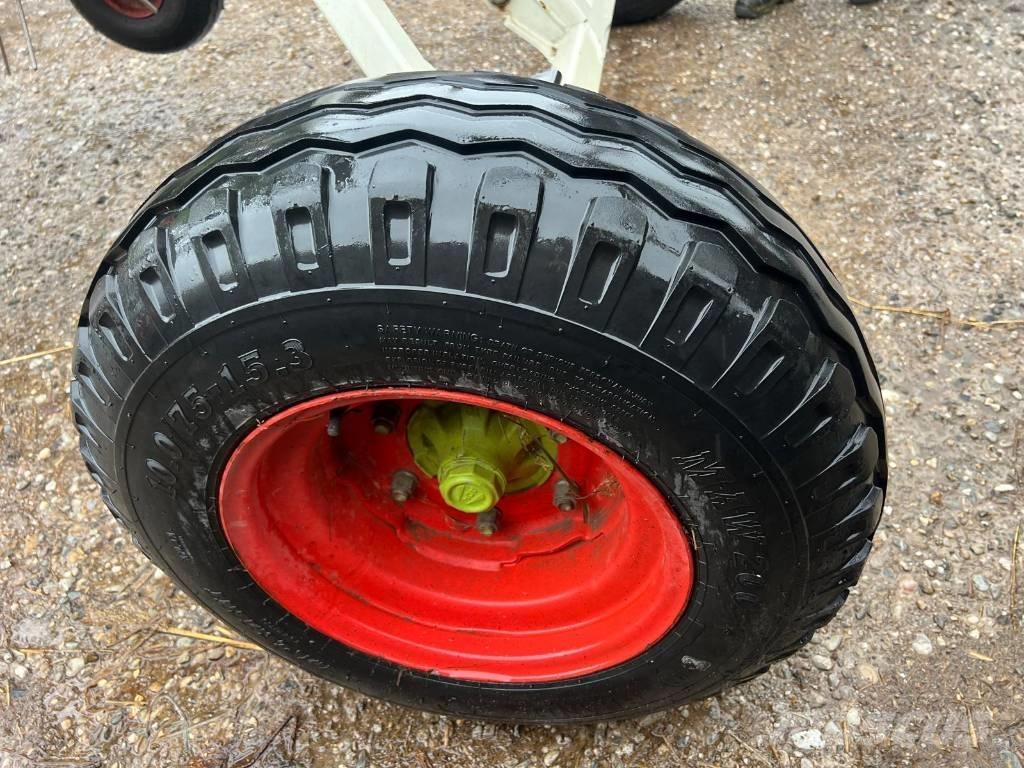 CLAAS Volto 1100 T Obraceče a shrabovače sena