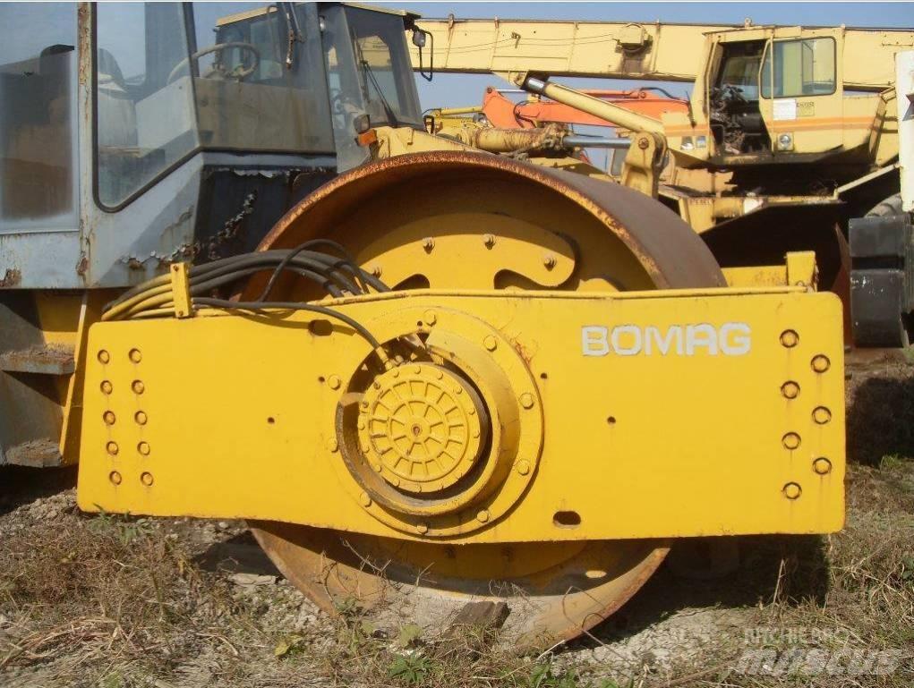 Bomag 217 D Tahačové válce