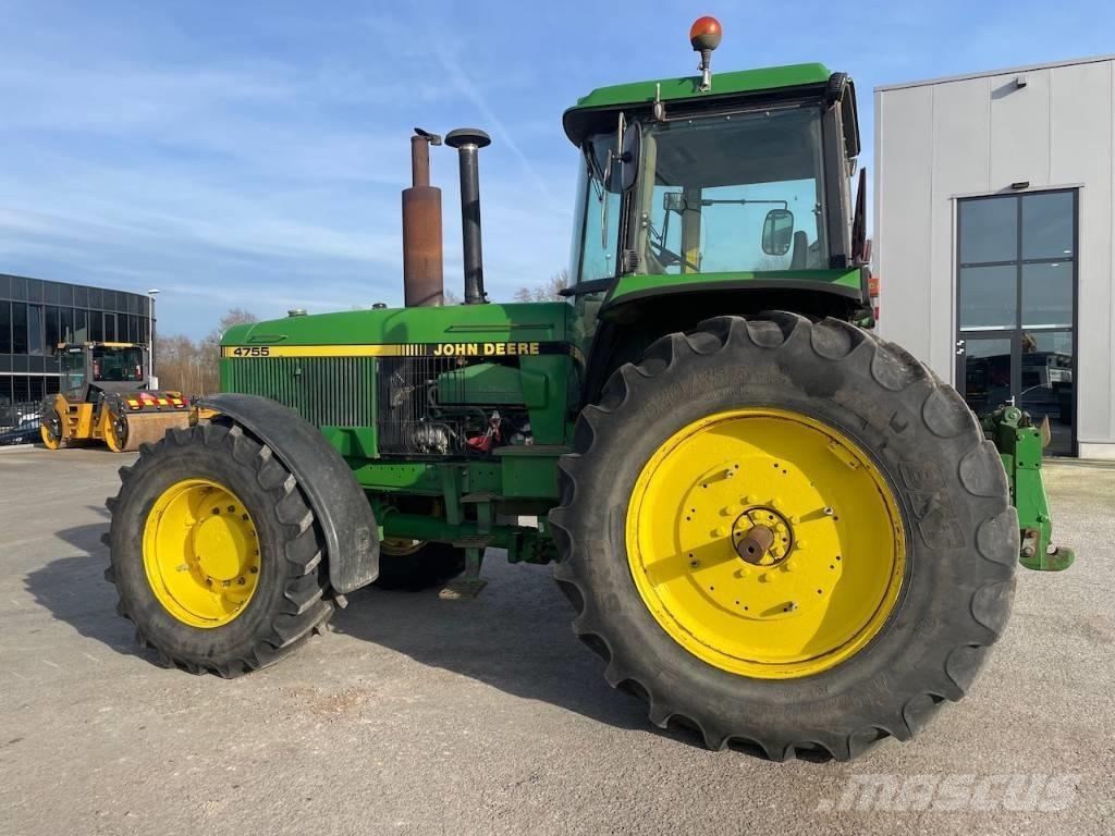 John Deere 4755 Traktory