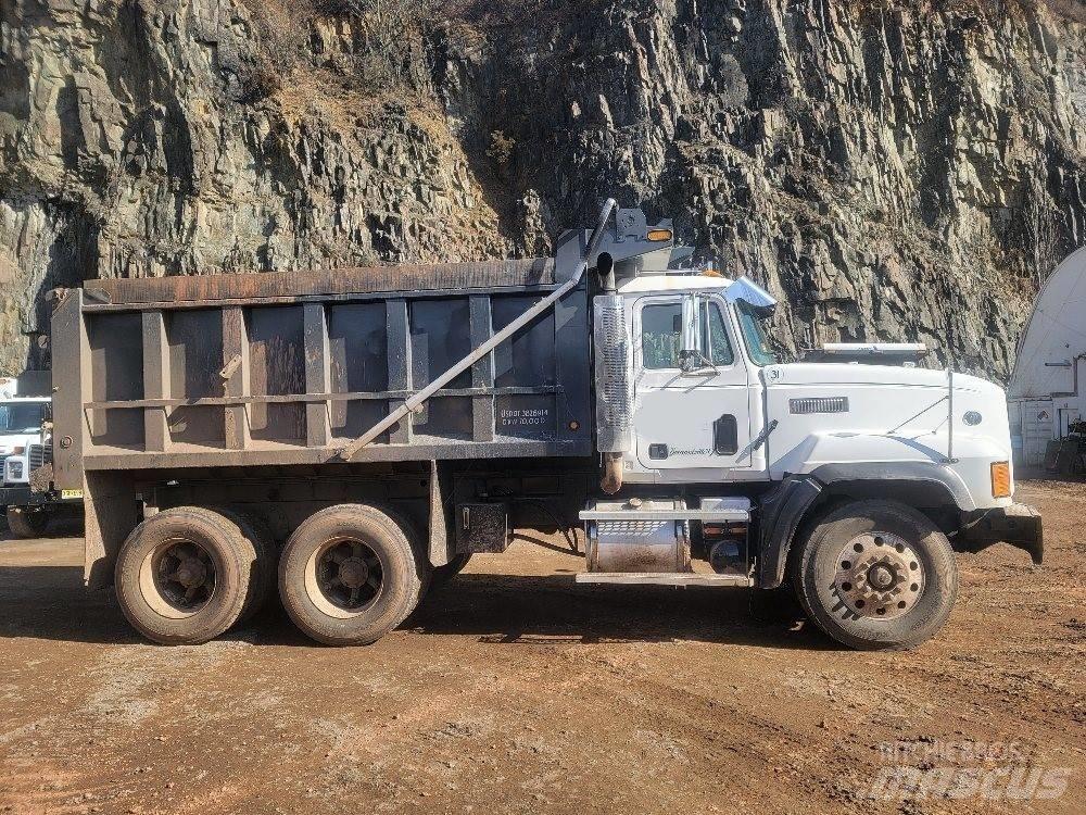 Mack CL 713 Sklápěče