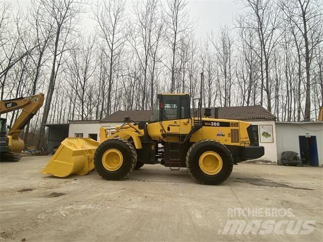 Komatsu WA380 Kolové nakladače