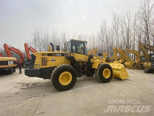 Komatsu WA380 Kolové nakladače