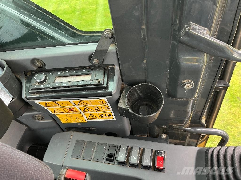 Komatsu PW 118 Kolová rýpadla