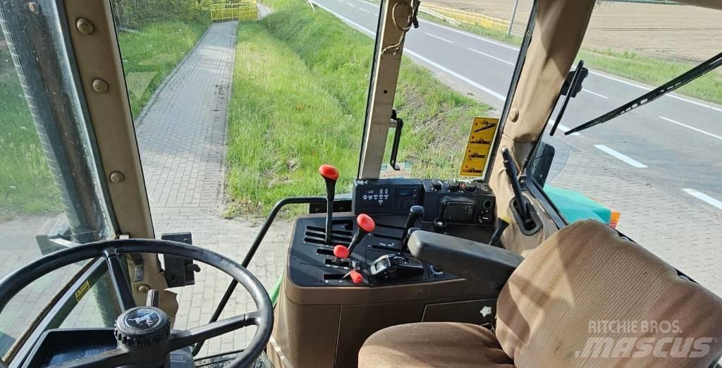 John Deere 6800 Traktory