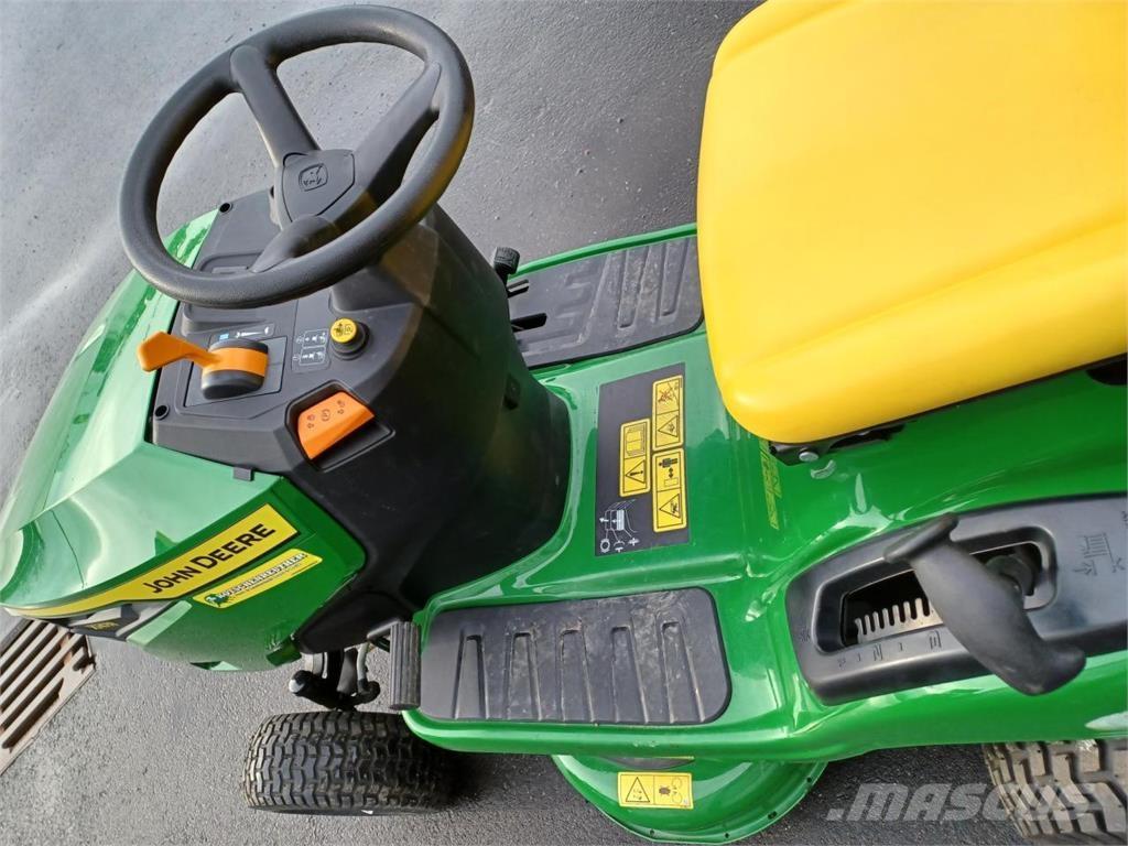 John Deere X147R Sekačky greenů