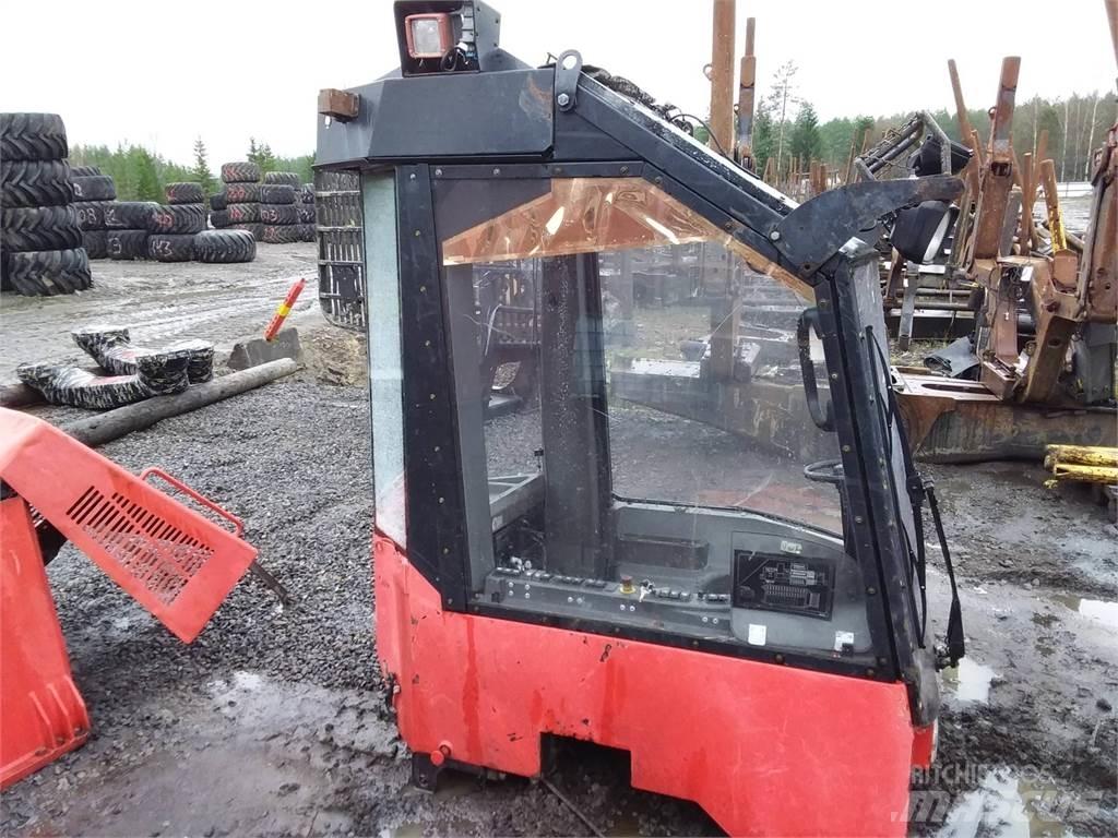 Valmet 911.1 Kabiny a interiér