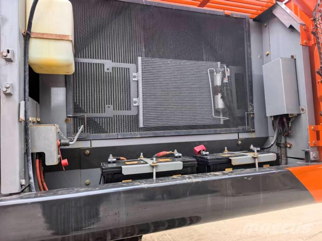 Hitachi zx350-5g Pásová rýpadla