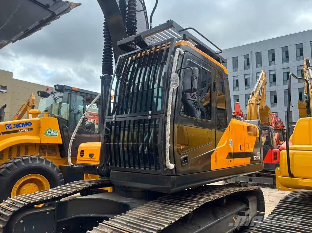 Hyundai HX 220 Pásová rýpadla