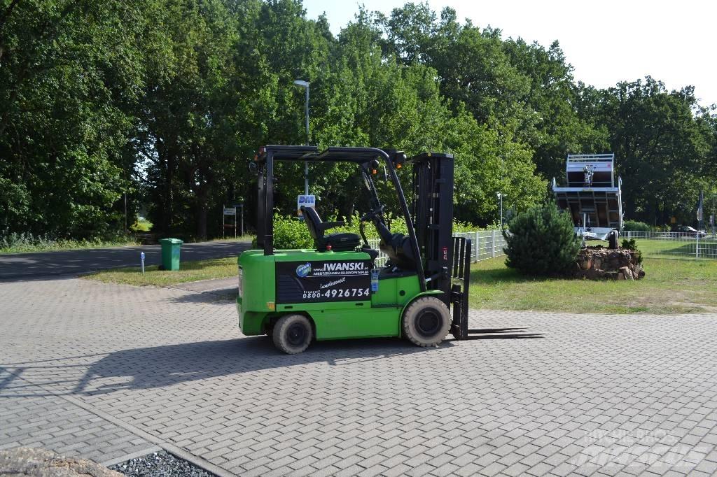 Hyundai 32 B-7 Akumulátorové vozíky