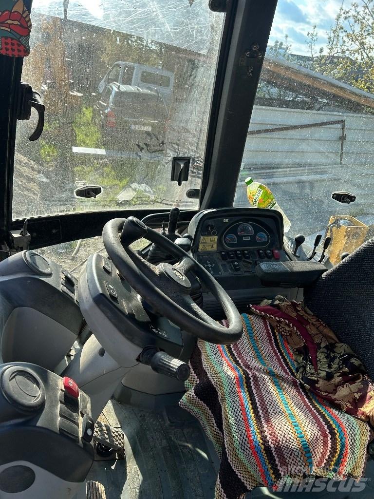 CAT 422 E Rýpadlo-nakladače