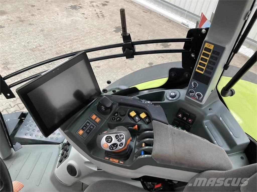 CLAAS Axion 870 Traktory