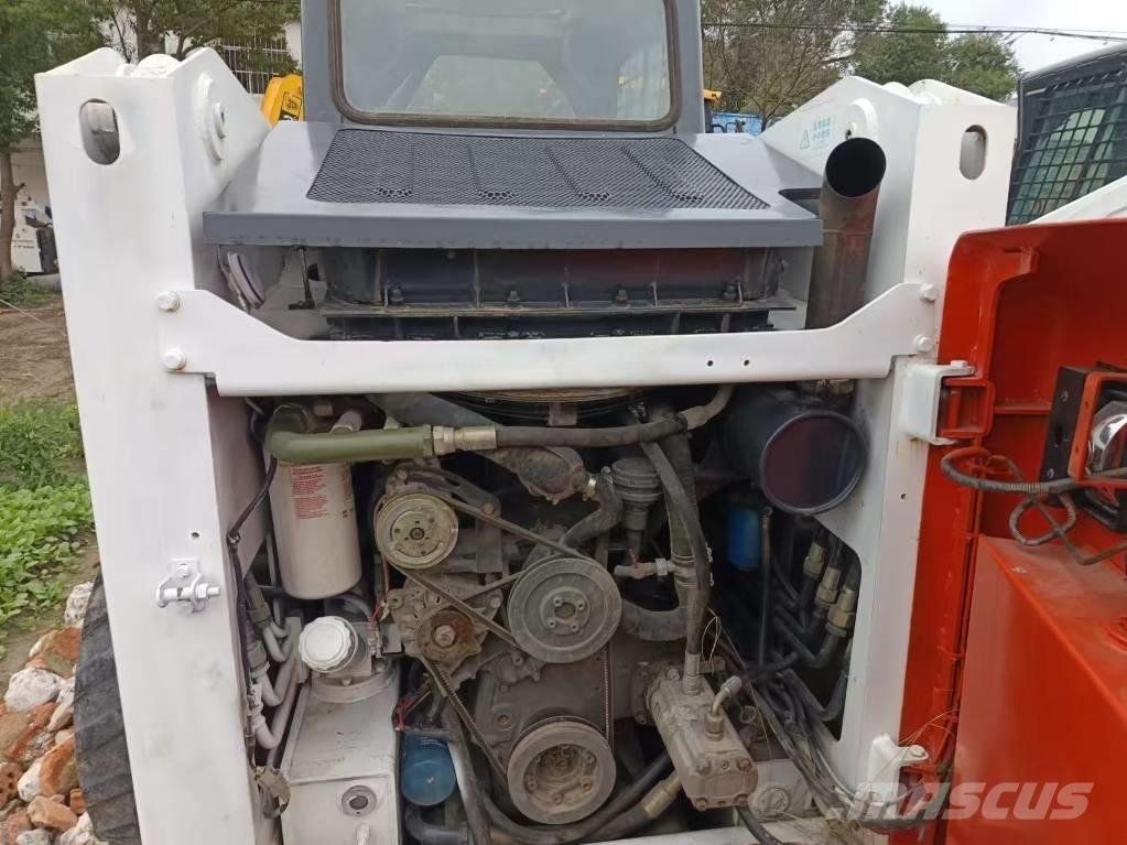 Bobcat S 590 Smykem řízené nakladače