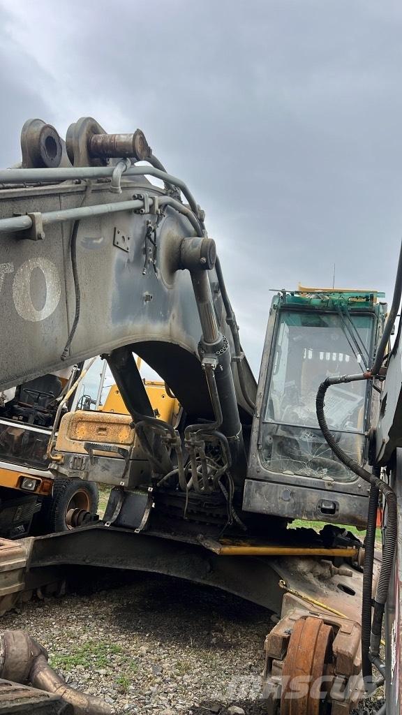 Volvo EC 360 L Pásy, řetězy a podvozek