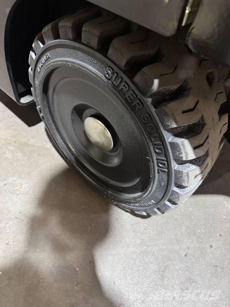 Hyster E 120 XN Akumulátorové vozíky