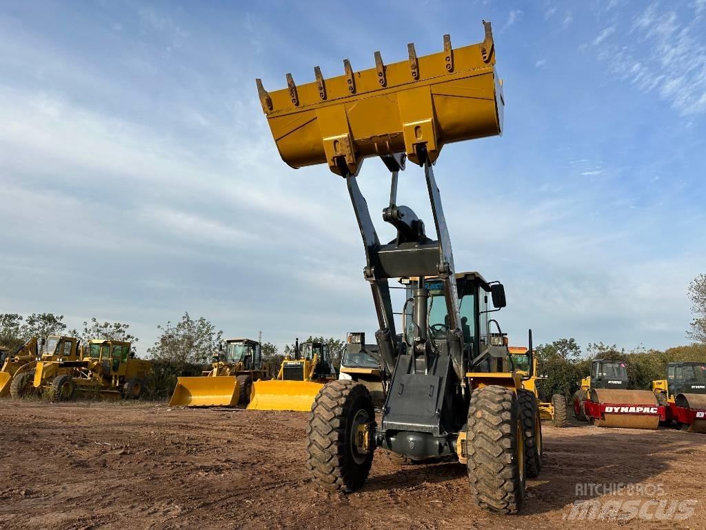 XCMG LW 500 F Kolové nakladače