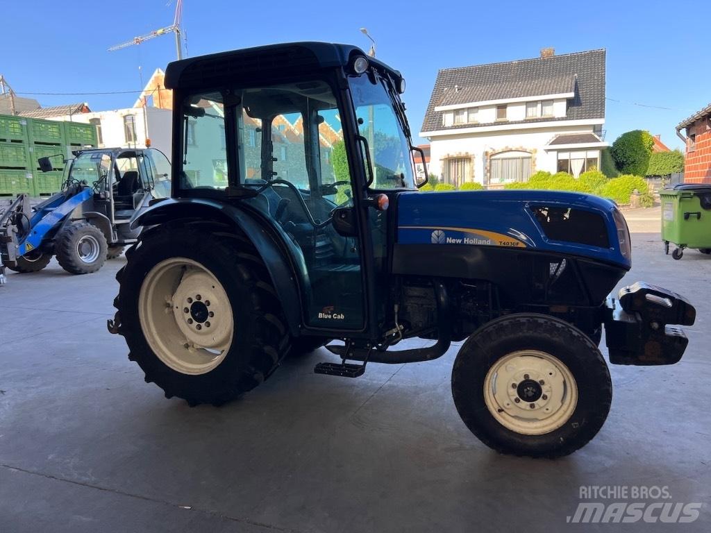 New Holland T4030F Traktory