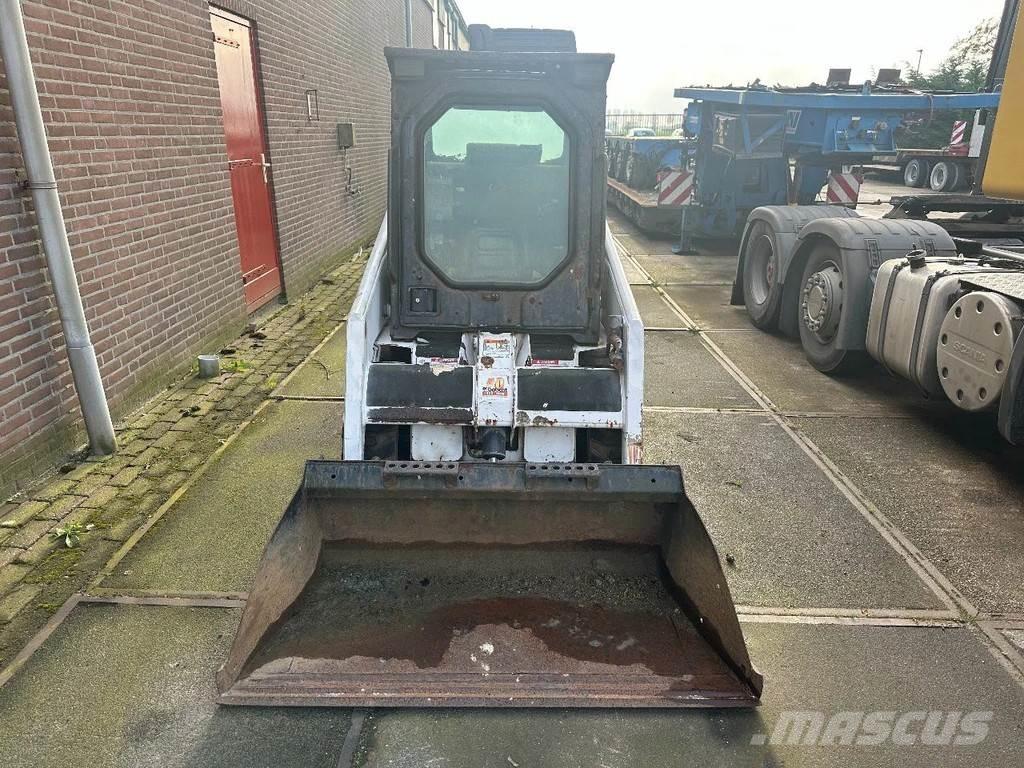 Bobcat 553 Smykem řízené nakladače