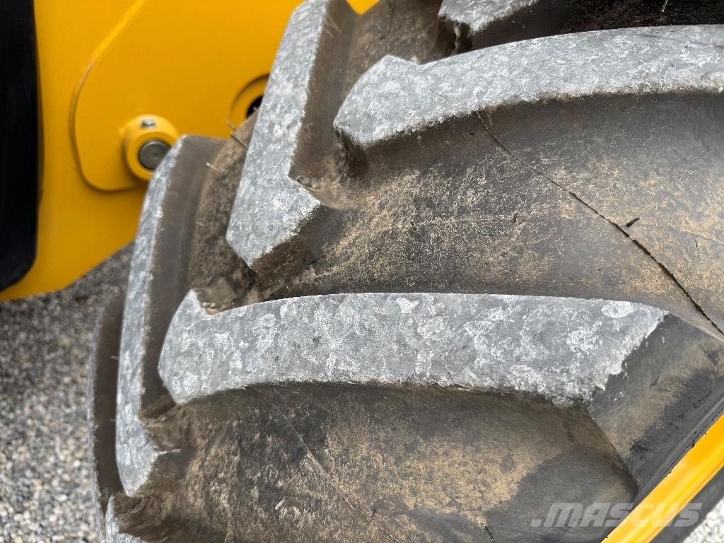 CAT TH 3510 D Teleskopické manipulátory