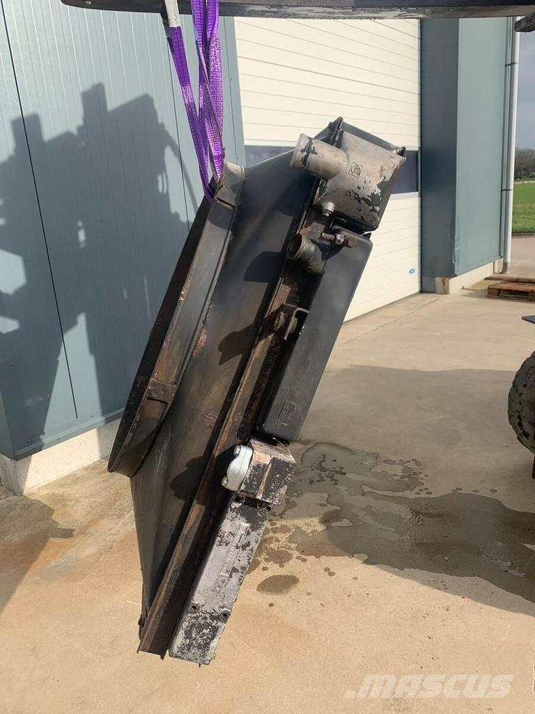 Liebherr A932 Radiátory