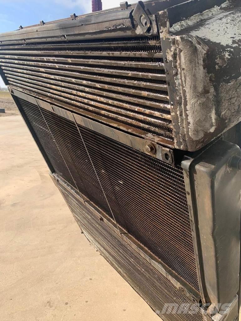 Liebherr A932 Radiátory