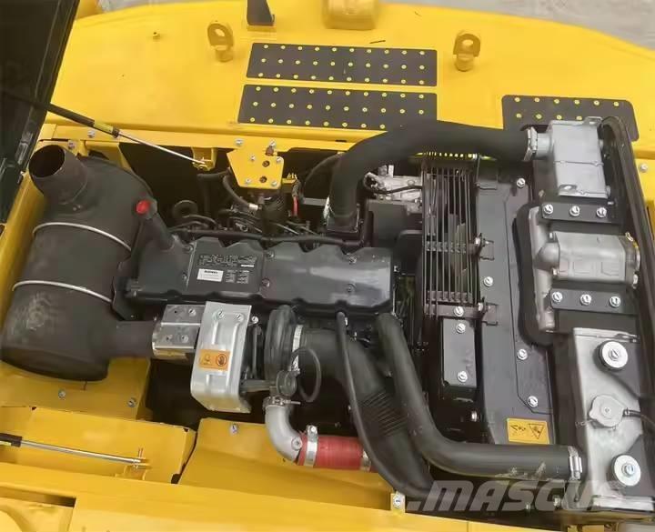 Komatsu PC220-8 Pásová rýpadla