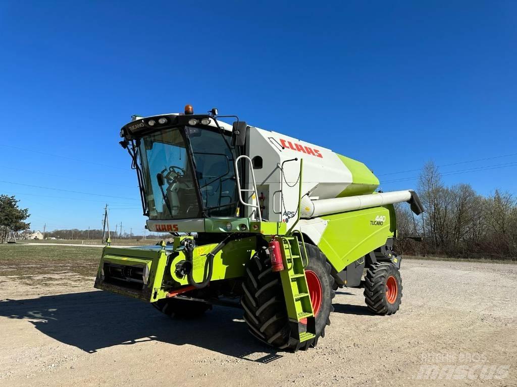CLAAS Tucano 440 Sklízecí mlátičky