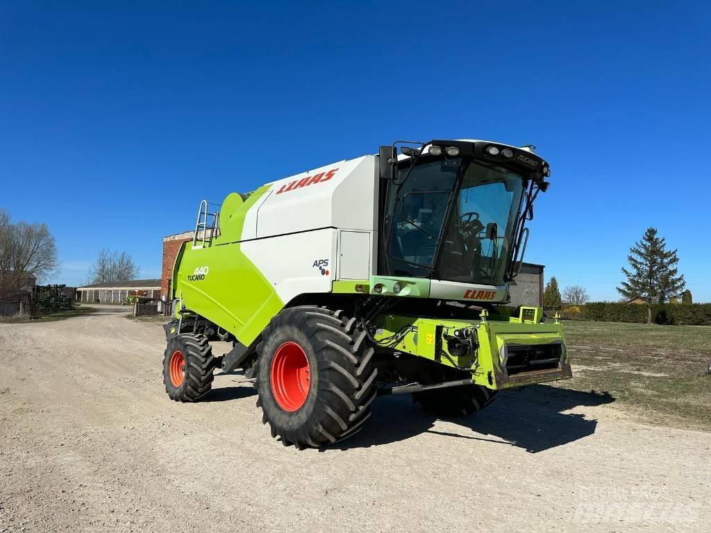 CLAAS Tucano 440 Sklízecí mlátičky