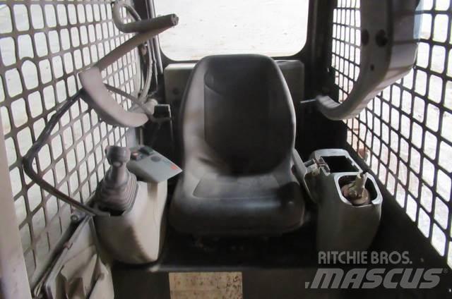 Komatsu SK714 Kabiny a interiér