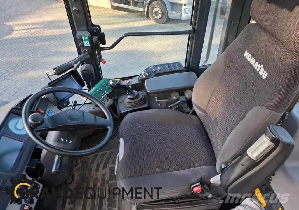 Komatsu WA270-7 Kolové nakladače