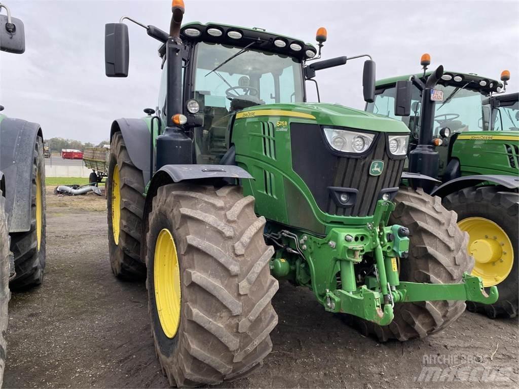 John Deere 6215R Traktory