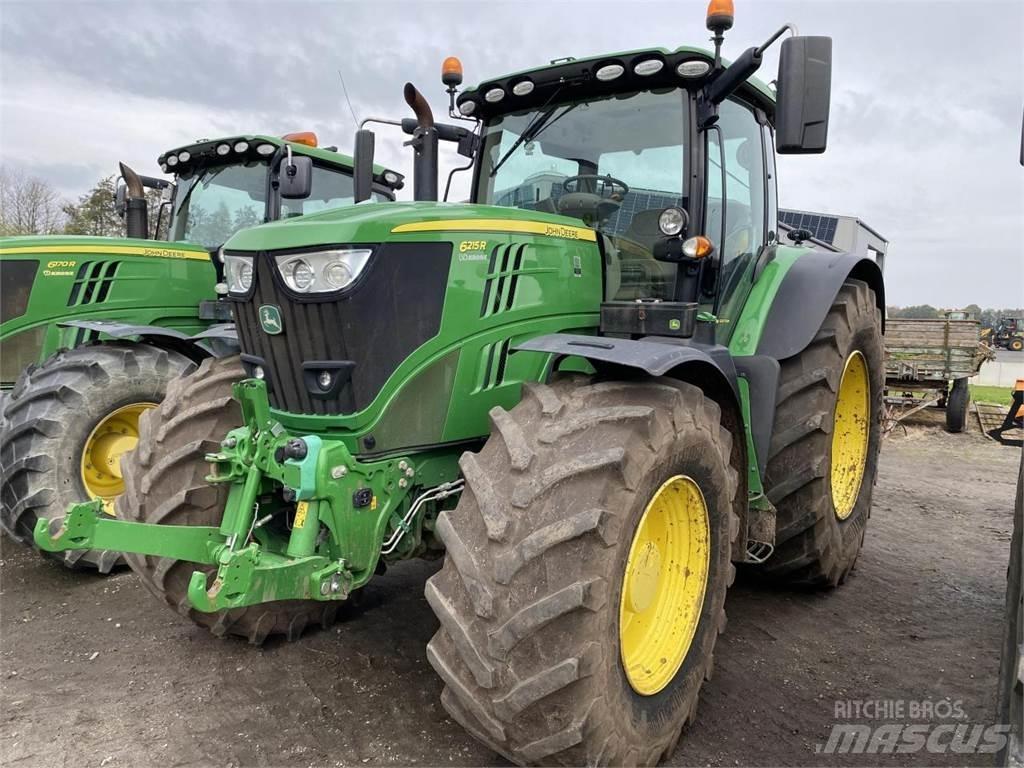 John Deere 6215R Traktory