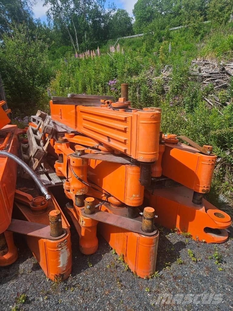Hitachi ZX 350 LC-7 Výložníky a lžíce
