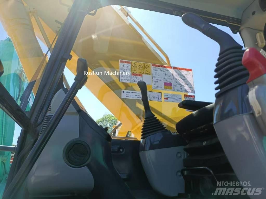 Komatsu PC 220-8 Pásová rýpadla