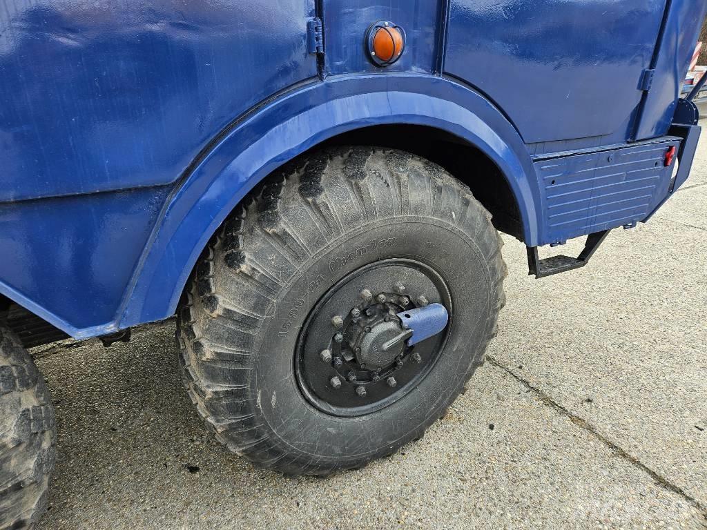Tatra 813 8x8 KOLOS Nákladní vozidlo bez nástavby