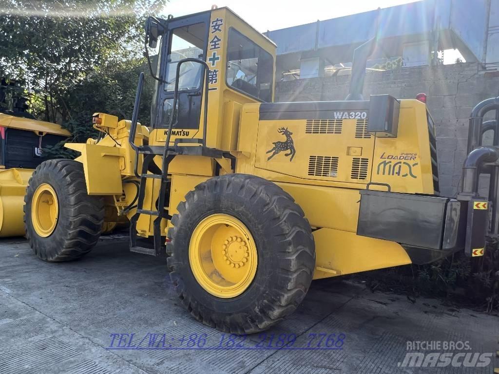 Komatsu WA320 Kolové nakladače