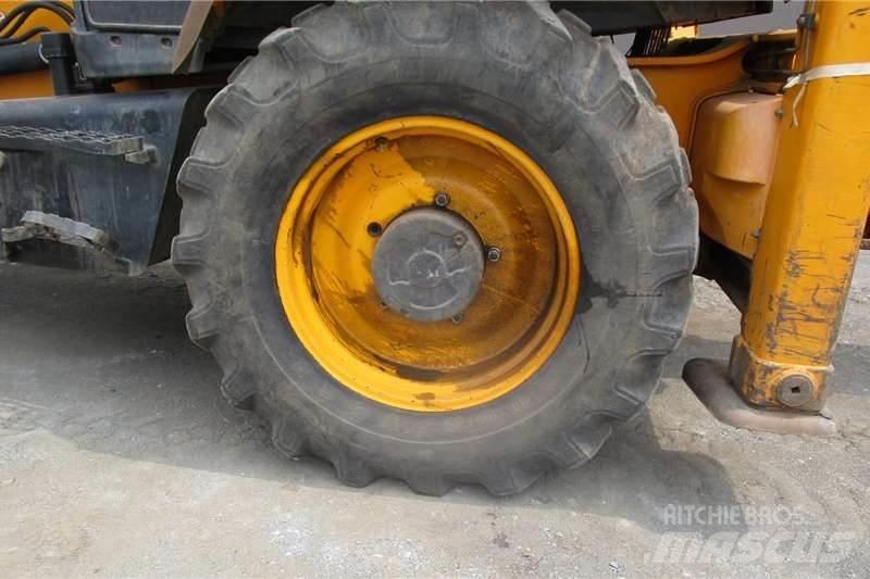 JCB 3DX4 Rýpadlo-nakladače