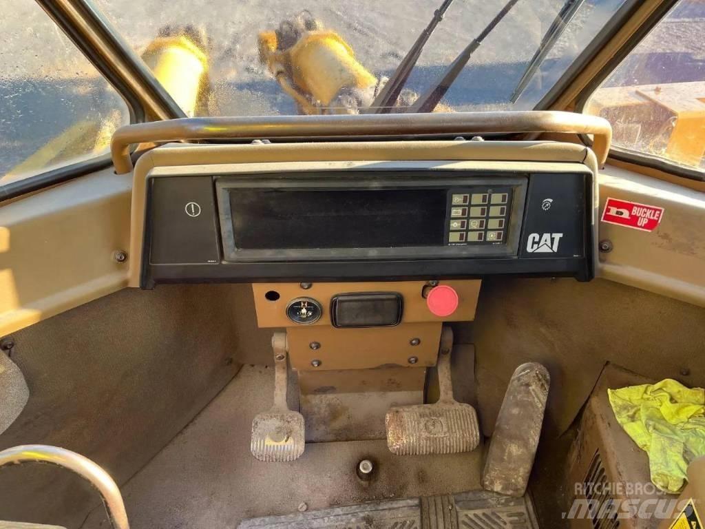 CAT 988 F Kolové nakladače