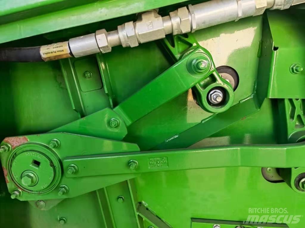 John Deere S670 Sklízecí mlátičky
