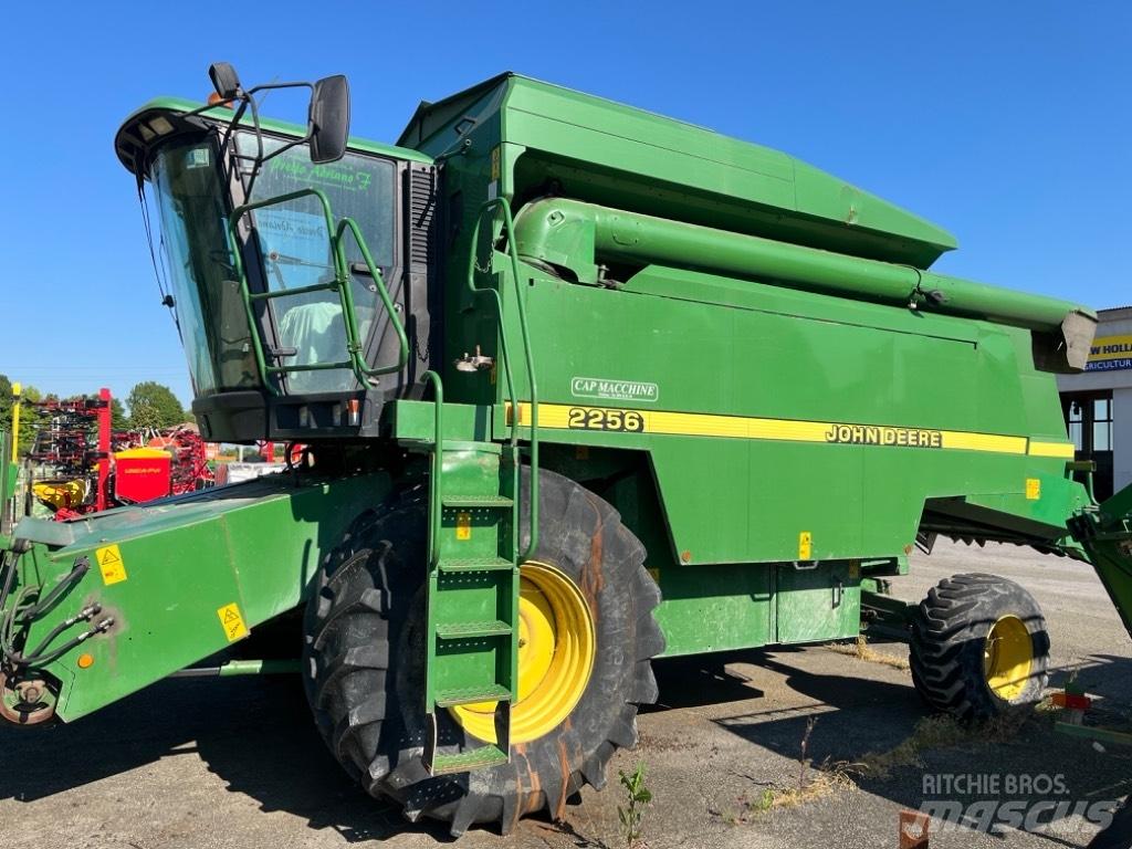 John Deere 2256 Sklízecí mlátičky