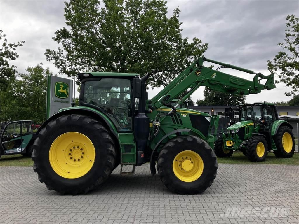 John Deere 6215R Traktory