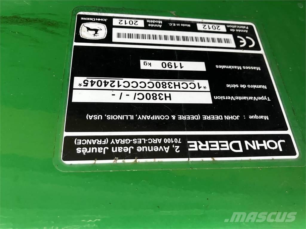 John Deere 6215R Traktory