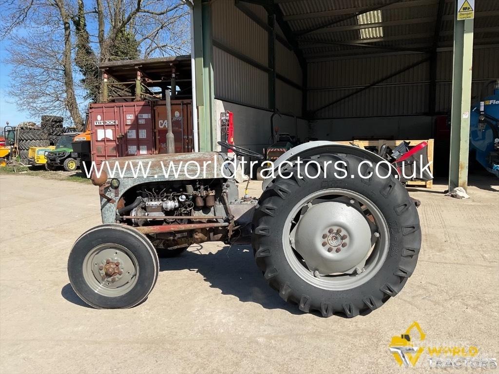 Ferguson TRACTOR Traktory