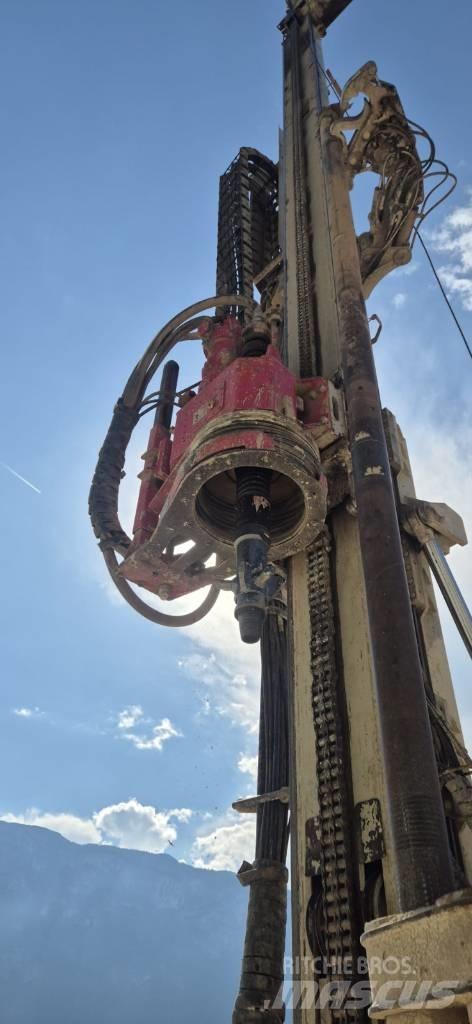 Comacchio MC 1200 Povrchové vrtací stroje