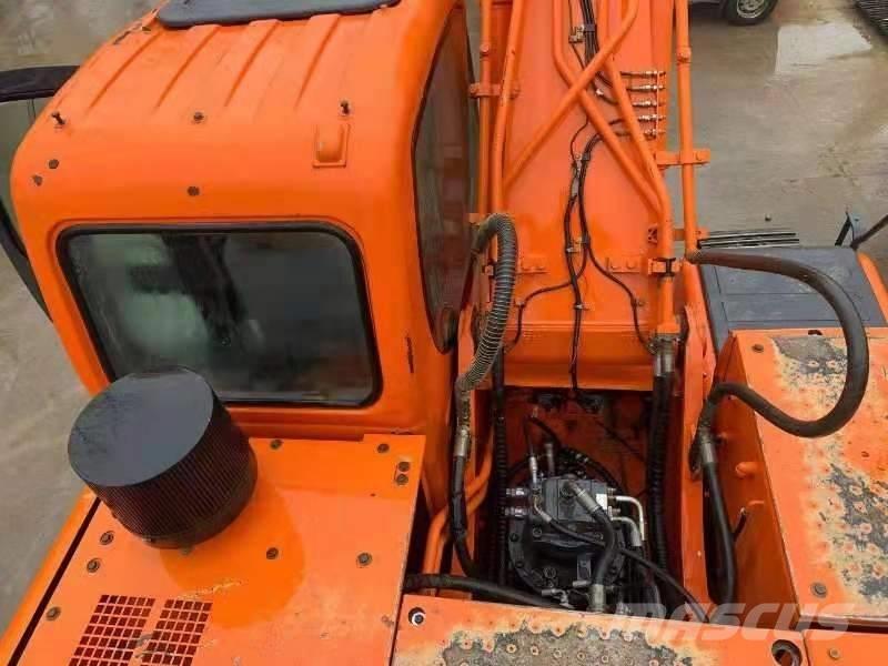 Doosan DX300LC Pásová rýpadla