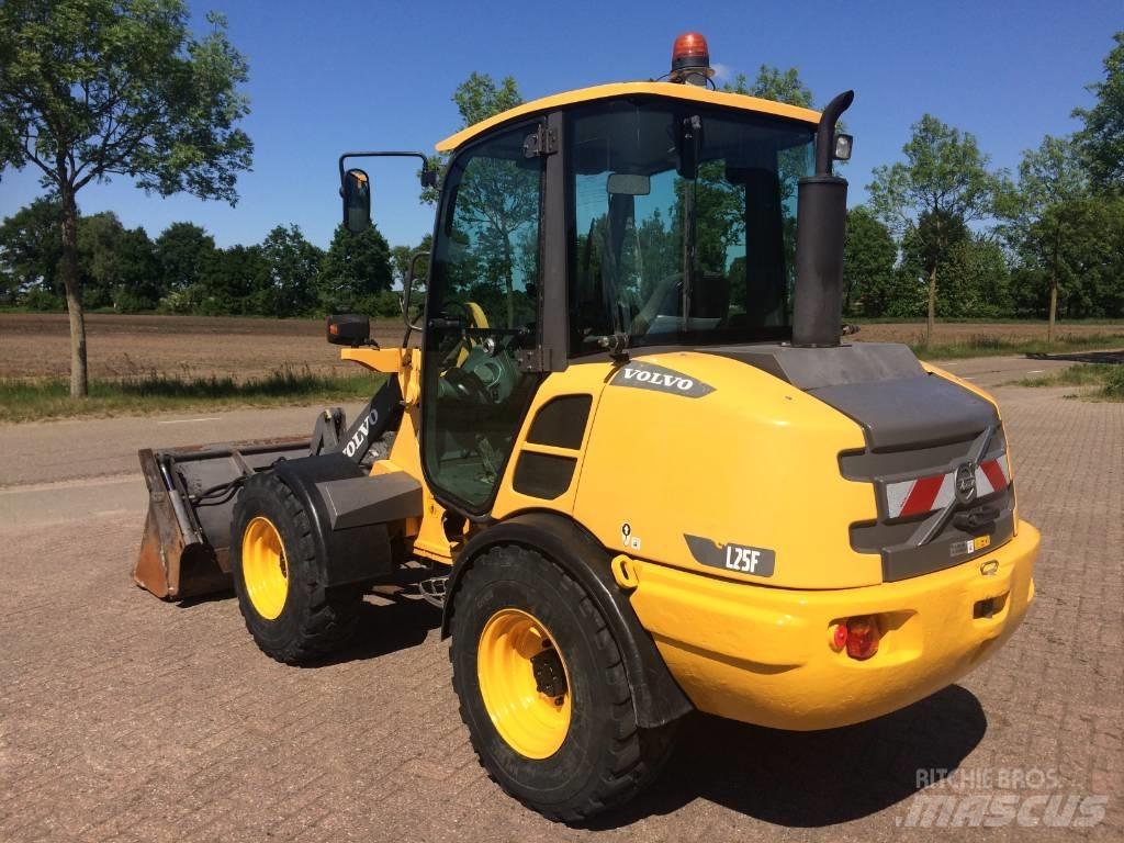 Volvo L 25 F Kolové nakladače